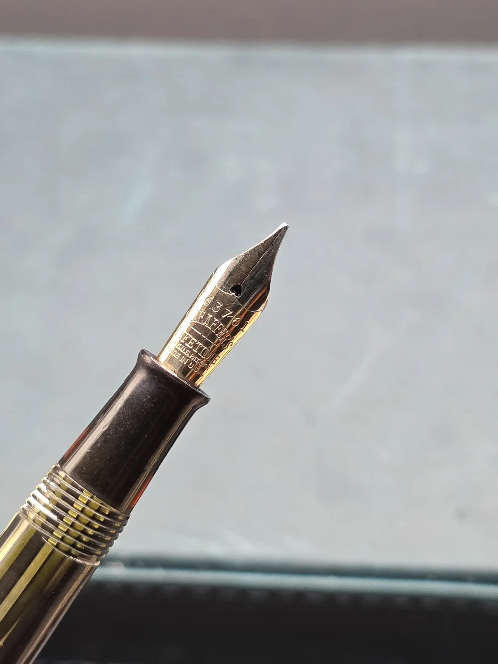 FULLY RESTORED Vintage Sheaffer Balance Lifetime Green Striated 14K Gold Nib